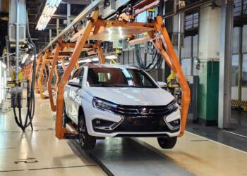 «АвтоВАЗ» показал первую тестовую LADA Vesta NG