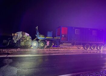 В Самарской области «Lada Largus» оказалась раздавлена «Камазом»: двое погибли