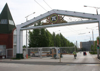 Бывший управляющий «Тольяттиазота» затребовал с него 880 млн рублей из-за границы