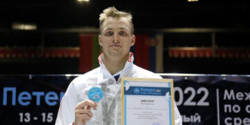 Кирилл Бородачев забрал «Рапиру Санкт-Петербурга»