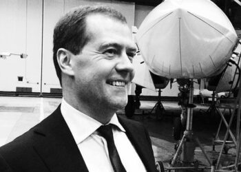 Медведев заявил о наращивании в России производства наиболее мощных средств поражения