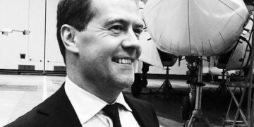 Медведев заявил о наращивании в России производства наиболее мощных средств поражения