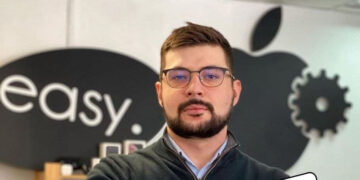 Директор самарской сети сервисных центров easy. украл у клиентов десятки миллионов