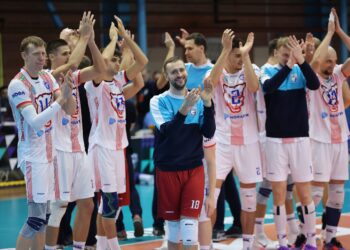 «Нова» открыла счет победам в Суперлиге