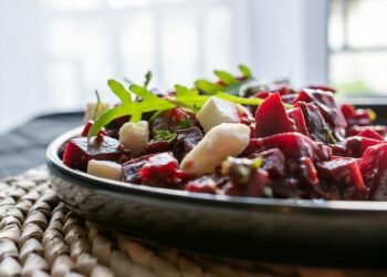 Готовить «селедку под шубой» дешевле всего в Сызрани и Тольятти