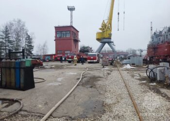 Появились фото и видео пожара на теплоходе «ОМ» в Самаре