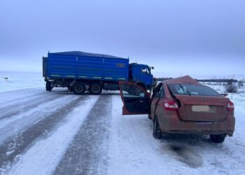 В Самарской области 26 декабря «Гранта» влетела под «Камаз»: двое погибли, ребенок ранен