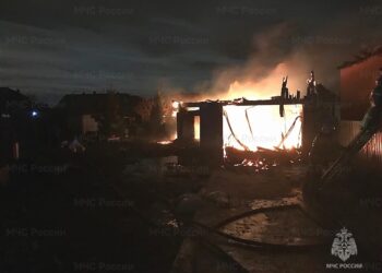 В Самарской области ночью 12 декабря горел жилой частный дом 500 кв метров