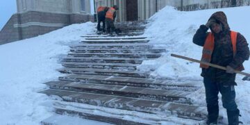 В Самаре и Тольятти из-за снегопада 6 января на улицы вывели больше спецтехники 
