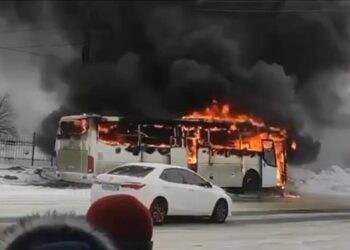 Под Самарой сгорел автобус без пассажиров