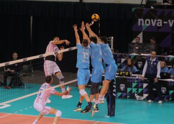 Волейбольная «Нова» потерпела поражение от казанского «Зенита»   