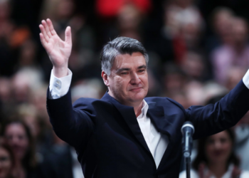 Президент Хорватии Миланович назвал безумной цель Запада победить ядерную супердержаву Россию