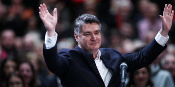 Президент Хорватии Миланович назвал безумной цель Запада победить ядерную супердержаву Россию