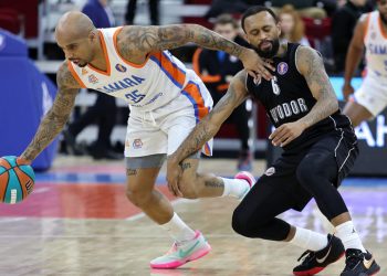 Баскетболисты «Самары» борются за выход в плей-офф