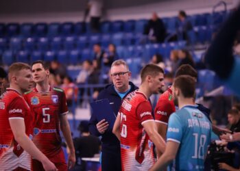 Волейболисты «Новы» с новым главным тренером проиграли «Динамо»
