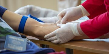 Жителям Самарской области стали поступать звонки с просьбой сдать кровь для военных