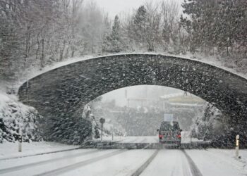 Самарскую область 6 января ждет метель и снежные накаты на дорогах  
