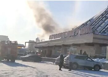 В Тольятти из-за пожара в здании Автозаводского рынка эвакуировали 84 человека