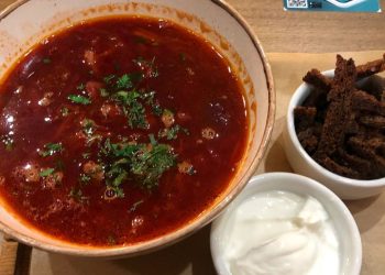 В зале ожидания самарского аэропорта баварский ресторан недогрузили национальной кухней