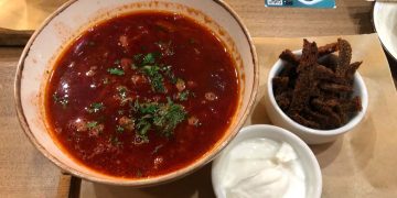 В зале ожидания самарского аэропорта баварский ресторан недогрузили национальной кухней