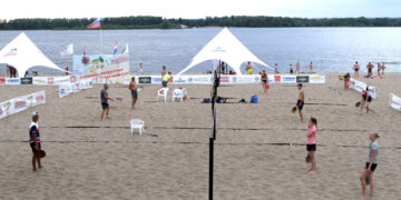 В Самарской области спортивную пирамиду по пляжному теннису построили частные инвесторы