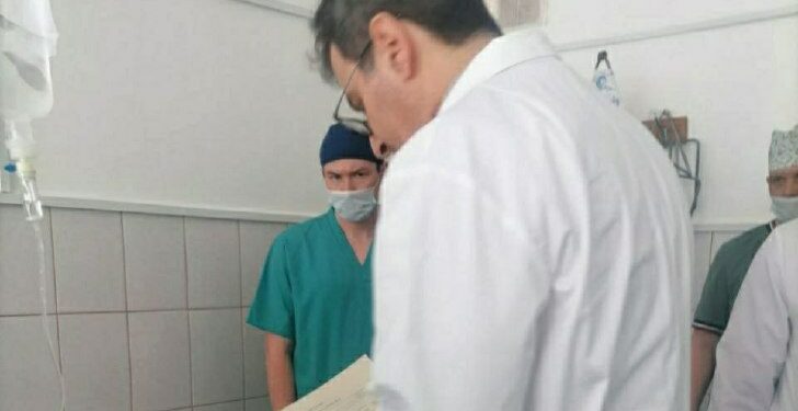Армен Бенян лично осмотрел пострадавших в ДТП в Нефтегорском районе. Фото: пресс-служба министерства здравоохранения Самарской области