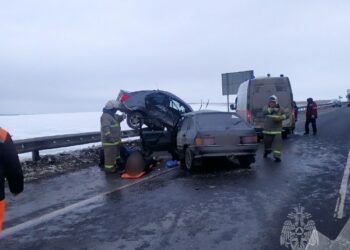 На трассе М-5 в Самарской области в страшном ДТП пострадали четверо и погиб один человек