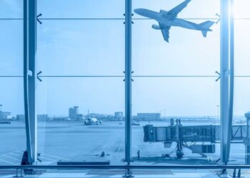 Россияне сохранили траты на подготовку к февральским выходным на уровне прошлого года