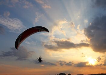 Жителя Самары накажут за нелегальный полет на мотопараплане