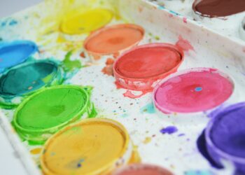 В Самаре на площади Славы открылась патриотическая выставка детского творчества