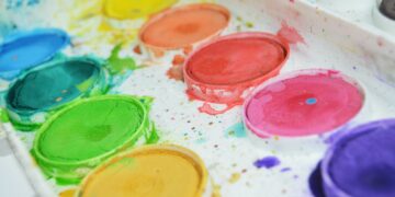 В Самаре на площади Славы открылась патриотическая выставка детского творчества