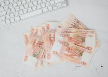 Жители России назвали идеальной заработную плату в 192,7 тыс. рублей