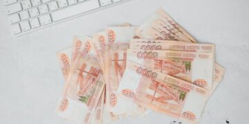 Жители России назвали идеальной заработную плату в 192,7 тыс. рублей