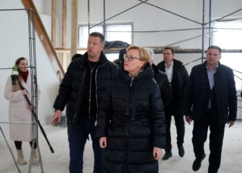 Глава Самары Елена Лапушкина проверила ход ремонтно-реставрационных работ «Дворца культуры на площади имени Кирова»