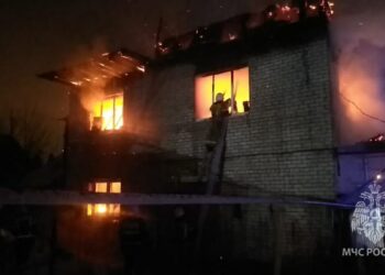 В Самаре случился пожар в жилых домах, два человека погибли