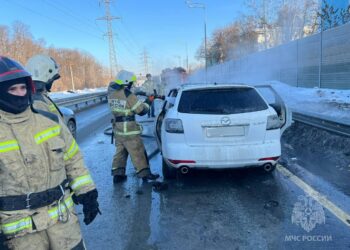 В Самаре на Красноглинском шоссе 8 февраля сгорела Mazda