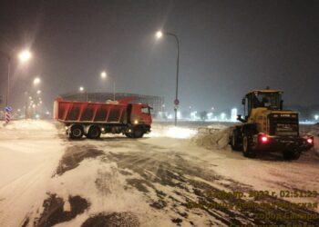 Служба дни и ночи: несмотря на праздничный день, службы благоустройства Самары нацелены на работы без передышки