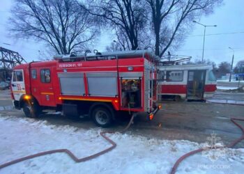 В Самаре утром 27 февраля на маршруте загорелся трамвай