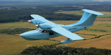 Российский космонавт Сергей Крикалев займется производством самолетов-амфибий в альянсе с жигулевским фармацевтом