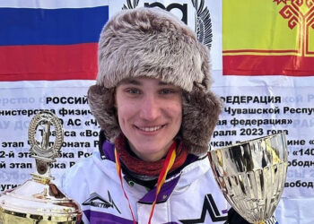 Сызранский гонщик Михаил Симонов выиграл 2-й этап чемпионата России по ледовым гонкам