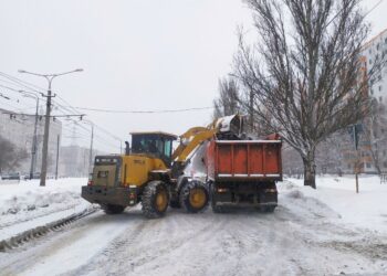 В Самаре усилили работу по расчистке и обработке дворов и улиц от снега и льда