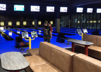 В Самаре запустился фудхолл Picture’s с боулингом и десятком точек общепита