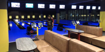 В Самаре запустился фудхолл Picture’s с боулингом и десятком точек общепита