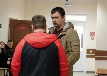 Лапша на ушах депутата Абдалкина во время послания президента оценена в 150 тысяч рублей
