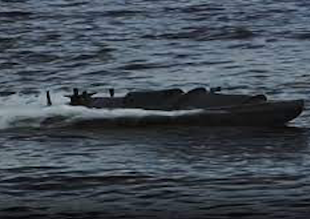 Опубликовано видео попытки прорыва надводных ударных дронов-камикадзе ВСУ в бухту Севастополя