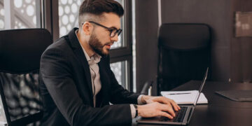 ПСБ первым на российском рынке запустил бизнес-ассистента в VK Мессенджере