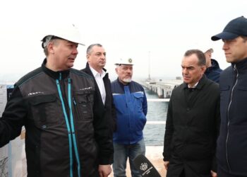 Вице-премьер РФ Денис Мантуров посетил будущее строительство объекта ТОАЗ в порту Тамань