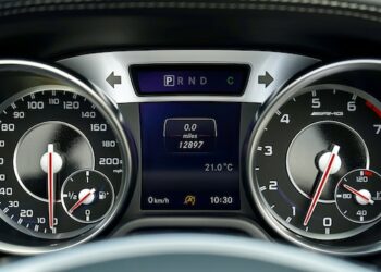 В России предлагают штрафовать за подкручивание счетчика пробега на автомобилях