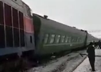 В Казахстане поезд «Бишкек-Самара» столкнулся с маневровым локомотивом