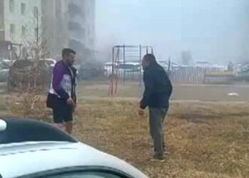 В Самаре водитель набросился на соседа с ножом из-за места на парковке